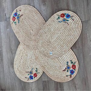 Vintage Set of 4 NWT Woven‎ Embroidered Flowers Oval Placemats 13” x 19”